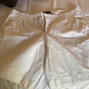 GAP Shorts Women’s size 10 Hadley White